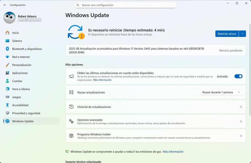 Capture d'écran de l'interface de mise à jour Windows à Windows 11 montrant le téléchargement et l'installation du patch de sécurité KB5063878 d'août 2025
