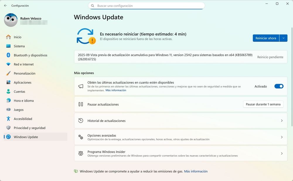 Interface de mise à jour Windows à Windows 11 24h2 affichant la mise à jour en option KB5065789 disponible en téléchargement et en installation.