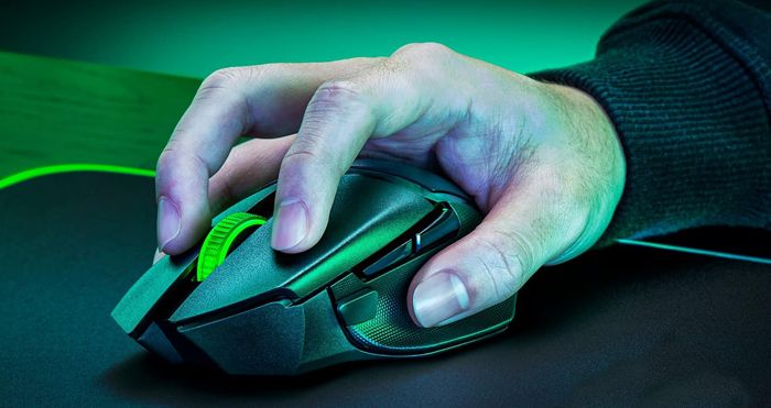Razer dans la main