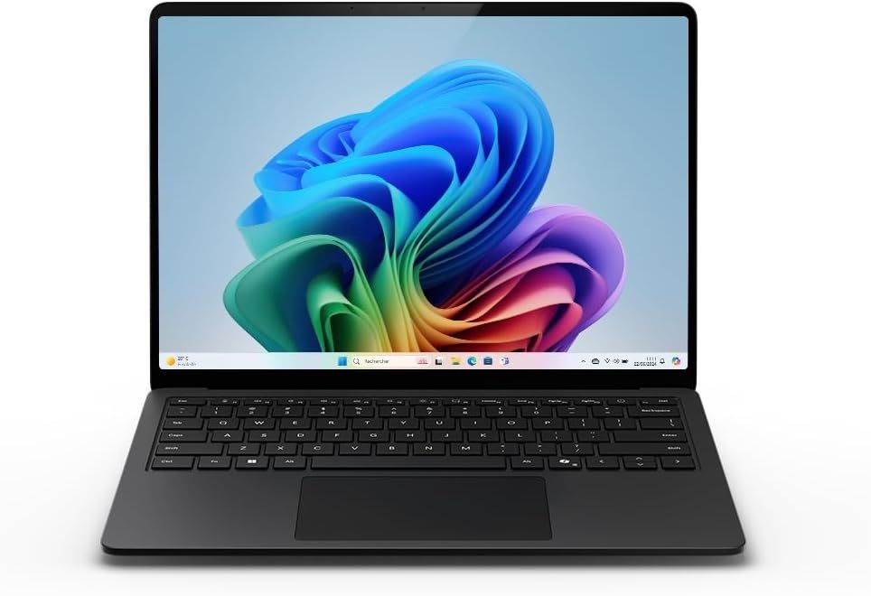 Vue de face du Microsoft Surface Laptop montrant son écran et son clavier.
