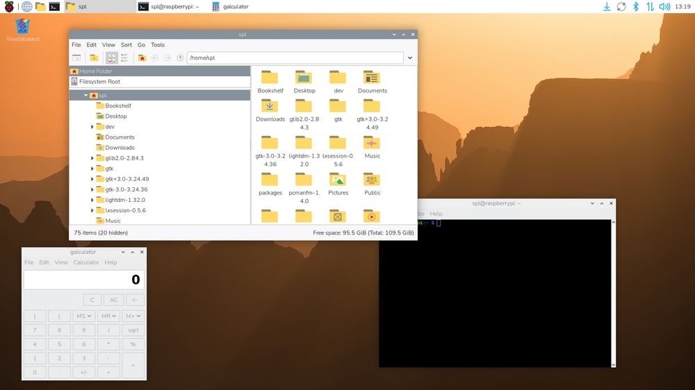 Capture d'écran du bureau du nouveau Raspberry Pi OS version novembre 2025, avec l'interface et les nouvelles icônes sur un moniteur haute résolution.