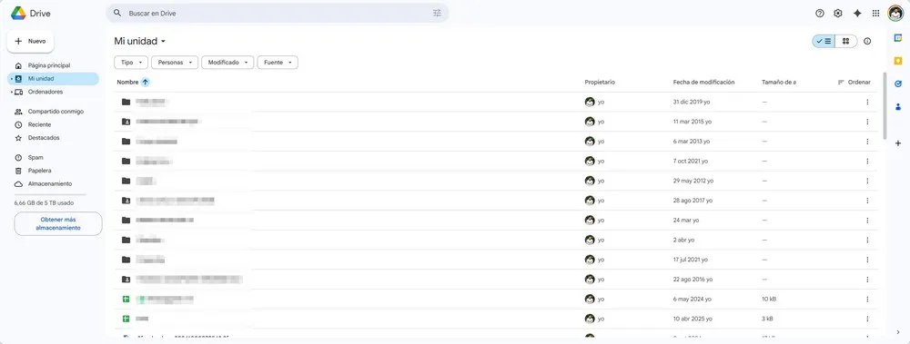 Interface de la section Google Drive My Drive avec une liste de dossiers et de fichiers organisés par nom, propriétaire et dernière modification.