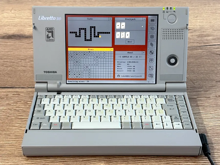 Ancien ordinateur portable avec système GentleOS.
